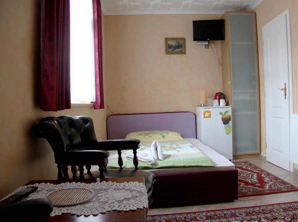 Villa Anastazis - Penzion Eden Karlovy Vary Extérieur photo